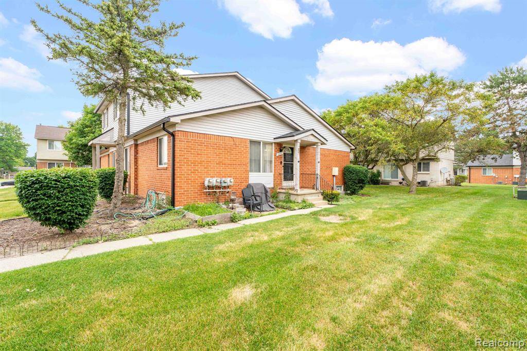 2220 Orchard Crest Street, Utica, MI 48317