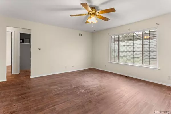 Southfield, MI 48033,25316 SHIAWASSEE Circle 104