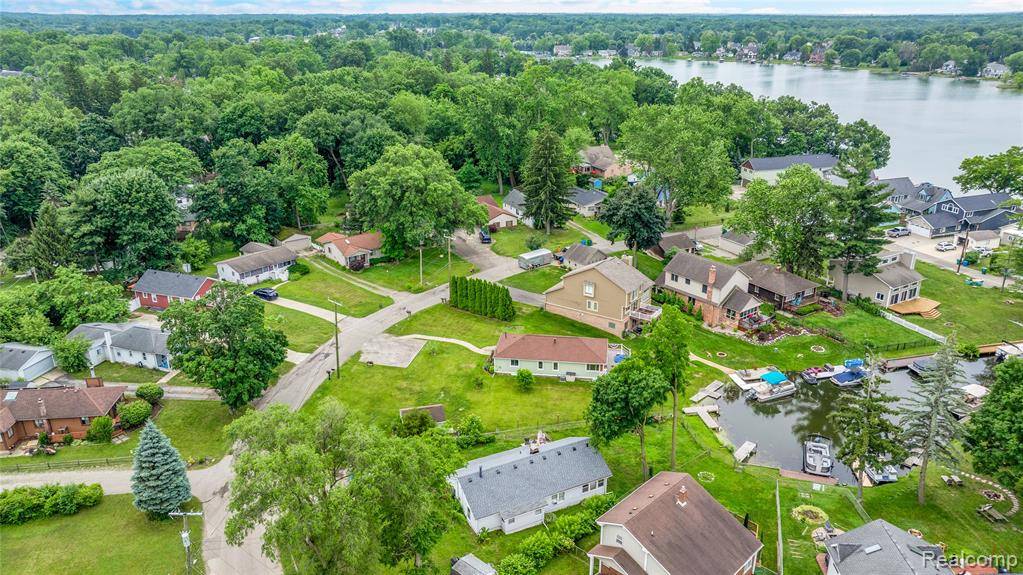 Commerce Twp, MI 48382,8320 Lagoon Street