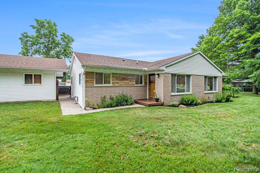 8406 W Ellis Road, Springfield Twp, MI 48350
