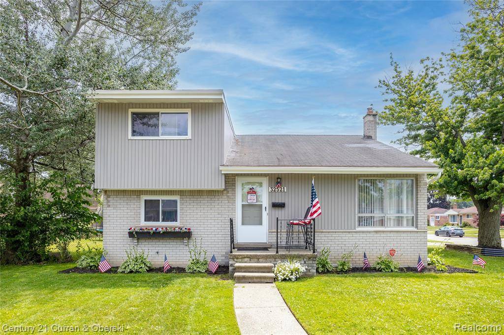 32521 Dover Street, Garden City, MI 48135