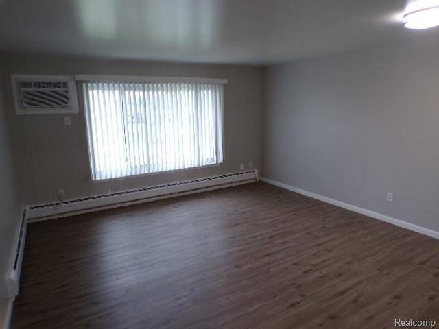 Waterford Twp, MI 48327,1490 Nancywood Drive 11