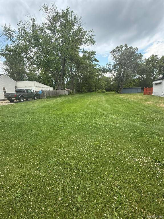 156 W Auburn Road, Rochester Hills, MI 48307