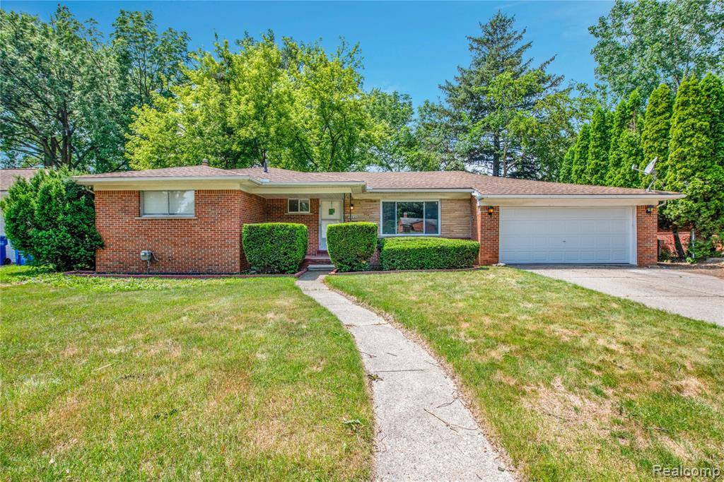 27405 La Rose Drive, Warren, MI 48093
