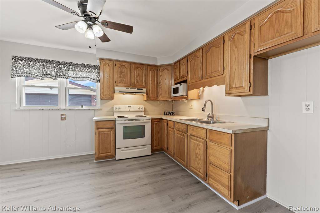 Sterling Heights, MI 48313,12620 Denoter Drive