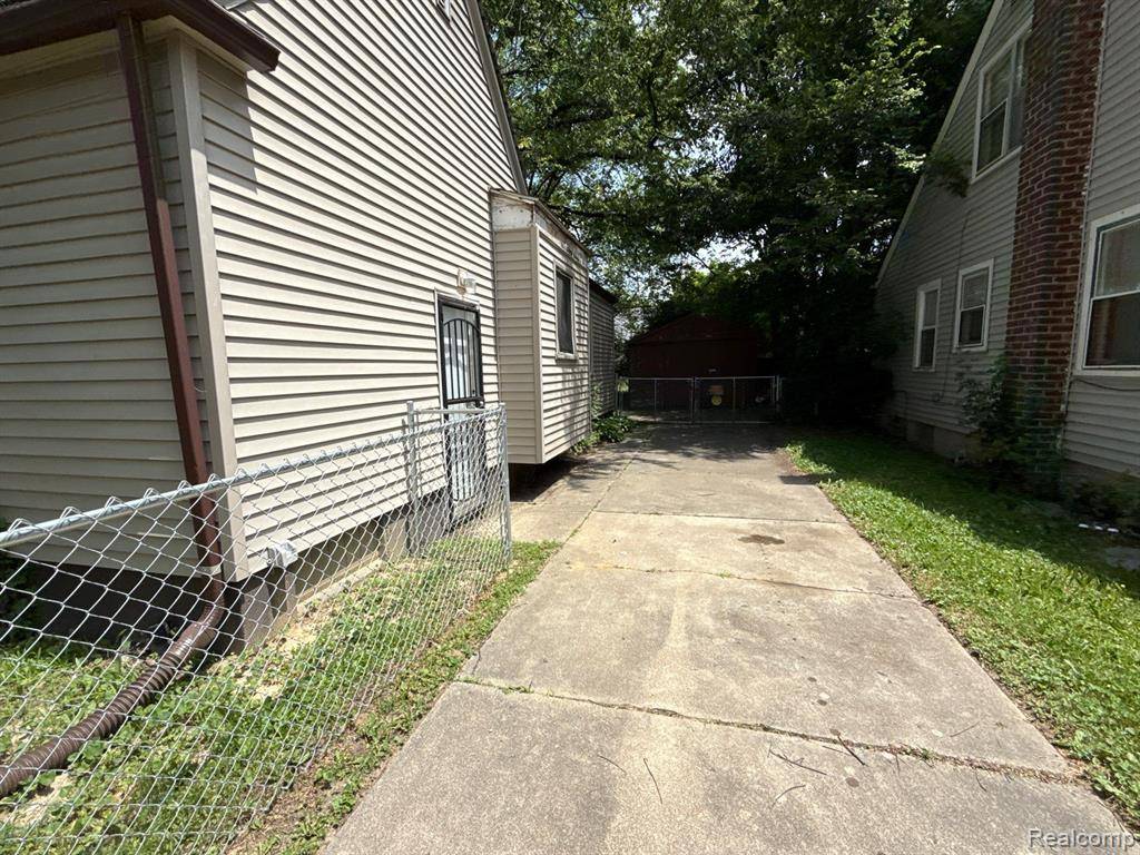 Detroit, MI 48219,18510 Heyden Street