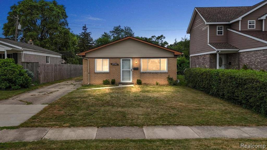 27043 Lorenz Street, Madison Heights, MI 48071