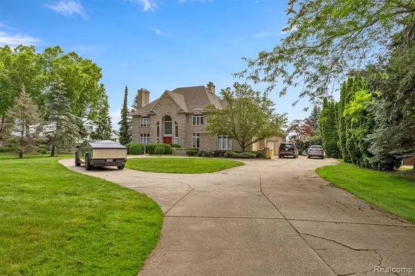 Grosse Ile Twp, MI 48138,26143 E River Road