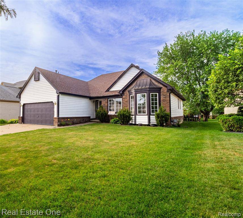 2579 Parasol Dr, Troy, MI 48083