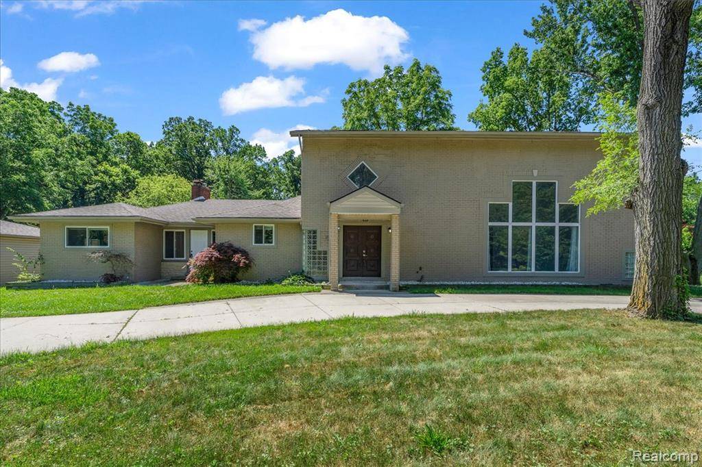 19580 Parke Lane, Grosse Ile Twp, MI 48138