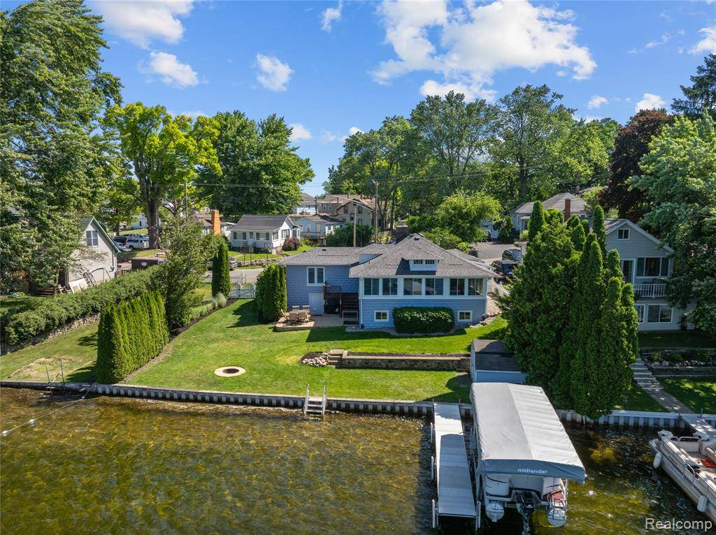 Lake Orion Vlg, MI 48362,108 Highland Avenue