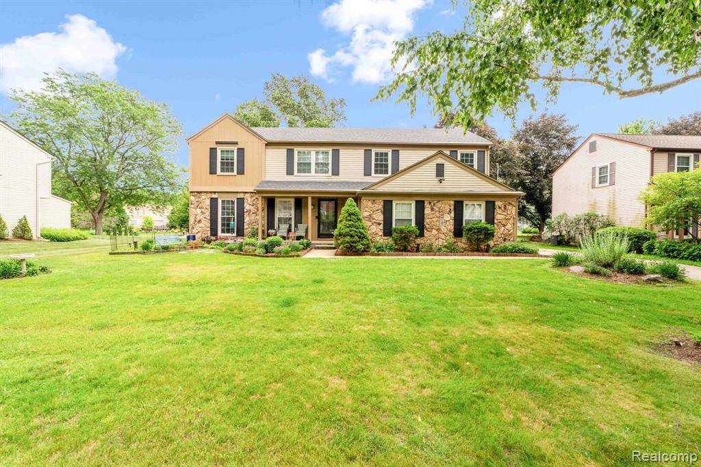 6611 Windmill Lane, West Bloomfield Twp, MI 48324