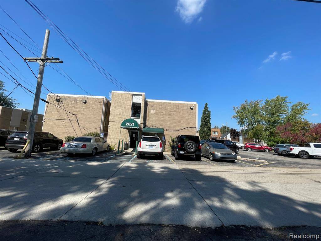 Dearborn, MI 48124,2021 MONROE Street 303