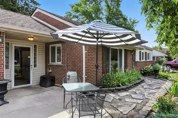 Clinton Twp, MI 48036,37772 Ingleside Street