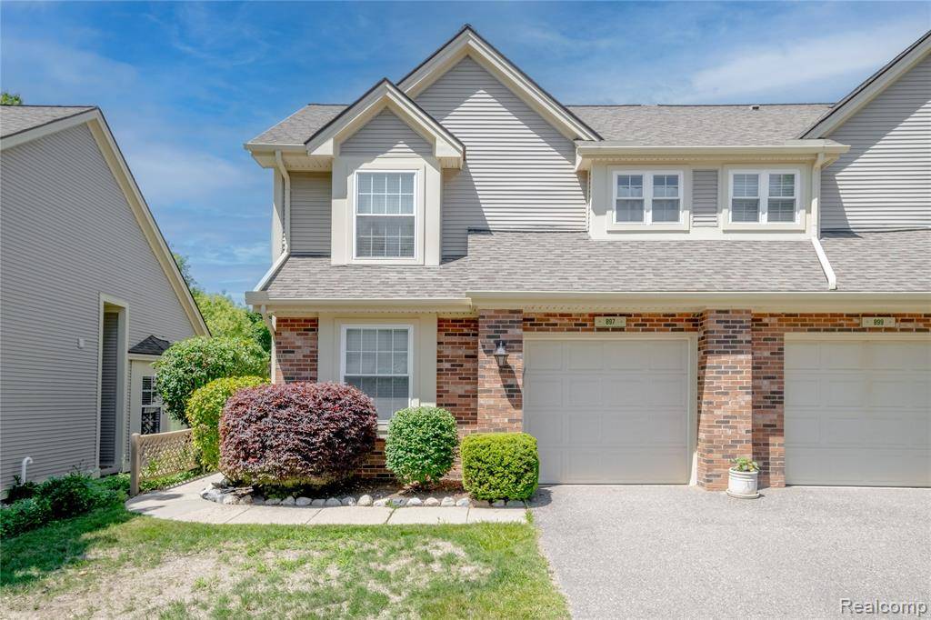 897 Whisperwood Trail, Fenton, MI 48430
