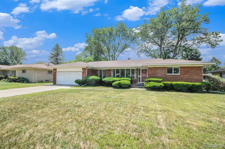 18319 Greenwald Drive, Southfield, MI 48075