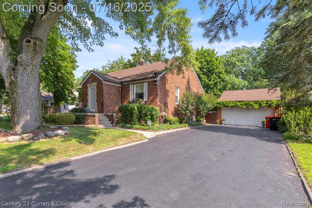 Southfield, MI 48075,21280 Mada Avenue