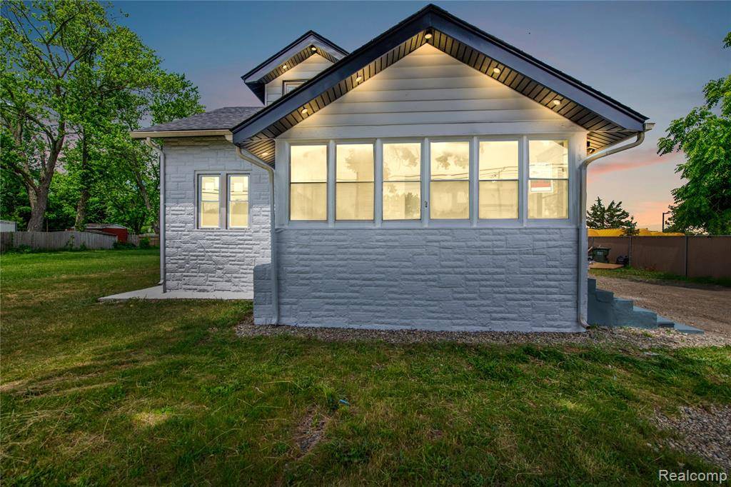 134 W Auburn Road, Rochester Hills, MI 48307