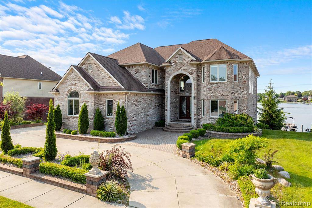 4303 S Lake Lane, Shelby Twp, MI 48316