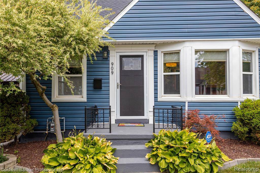 Royal Oak, MI 48067,909 Hoffman Avenue
