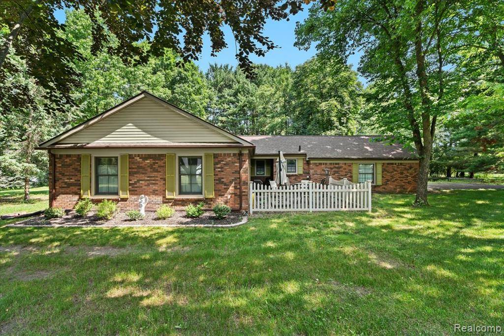 7248 Parkwood Drive, Fenton, MI 48430