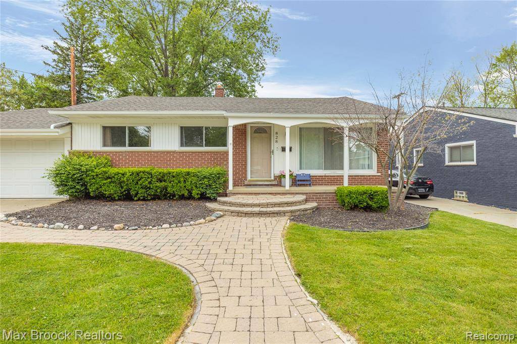 828 W Baker Avenue, Clawson, MI 48017