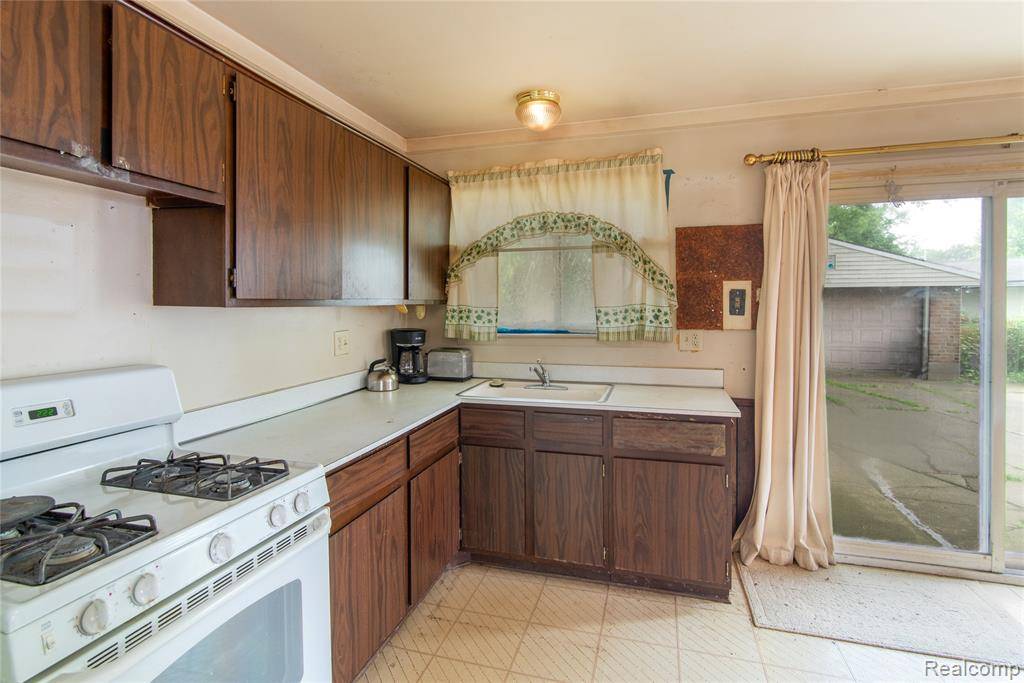 Van Buren Twp, MI 48111,9892 Wheeler Street