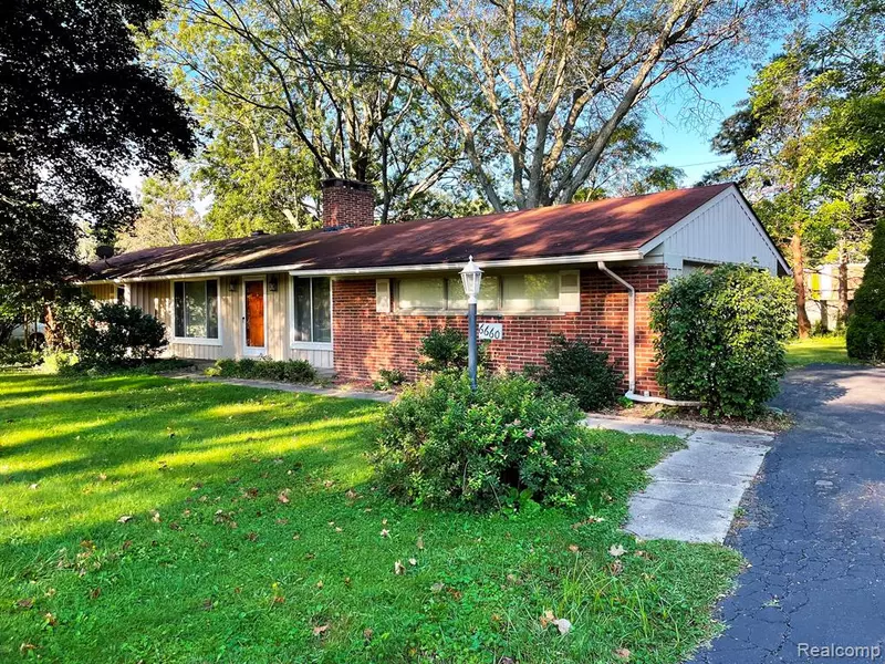 6660 W DARTMOOR Road, West Bloomfield Twp, MI 48322