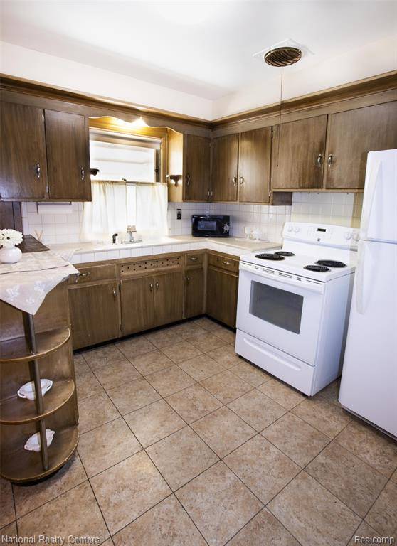 St. Clair Shores, MI 48081,20216 E 11 Mile Road