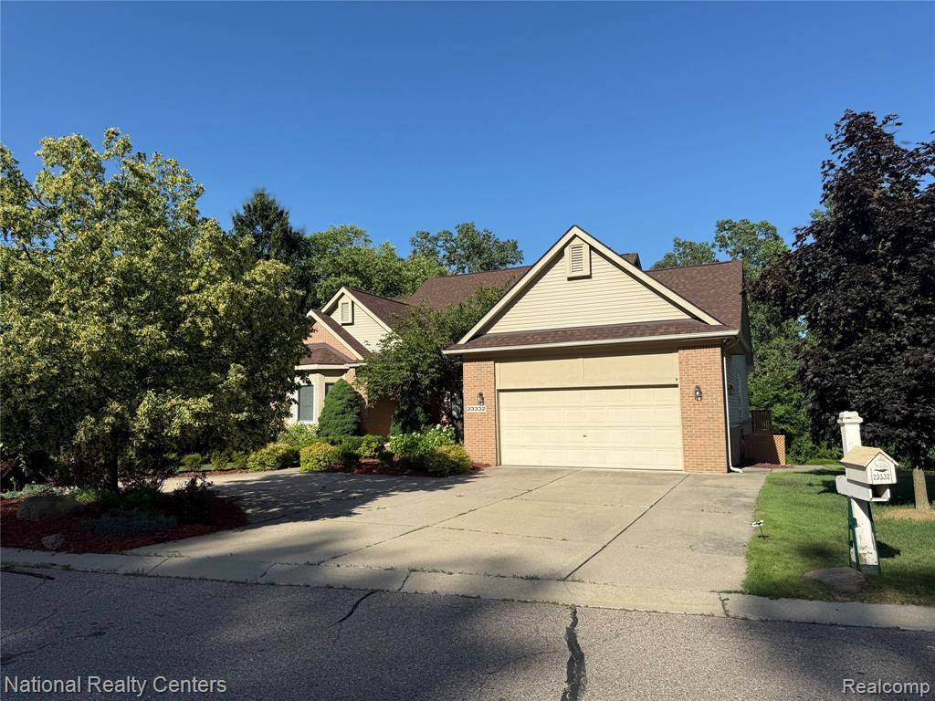 23332 Mission Lane, Farmington, MI 48335