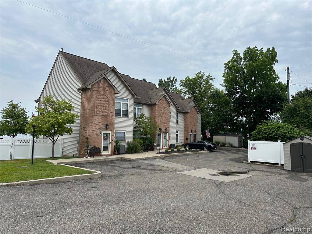 40 Park Island Drive 4, Lake Orion Vlg, MI 48362