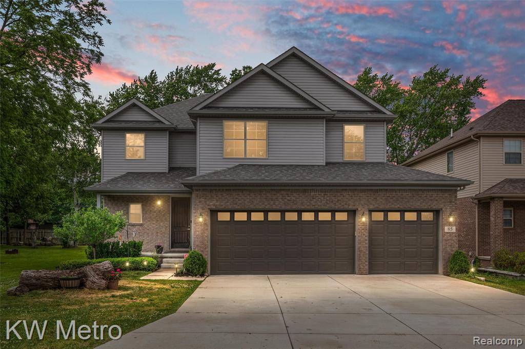 85 Hickory Drive, Troy, MI 48083