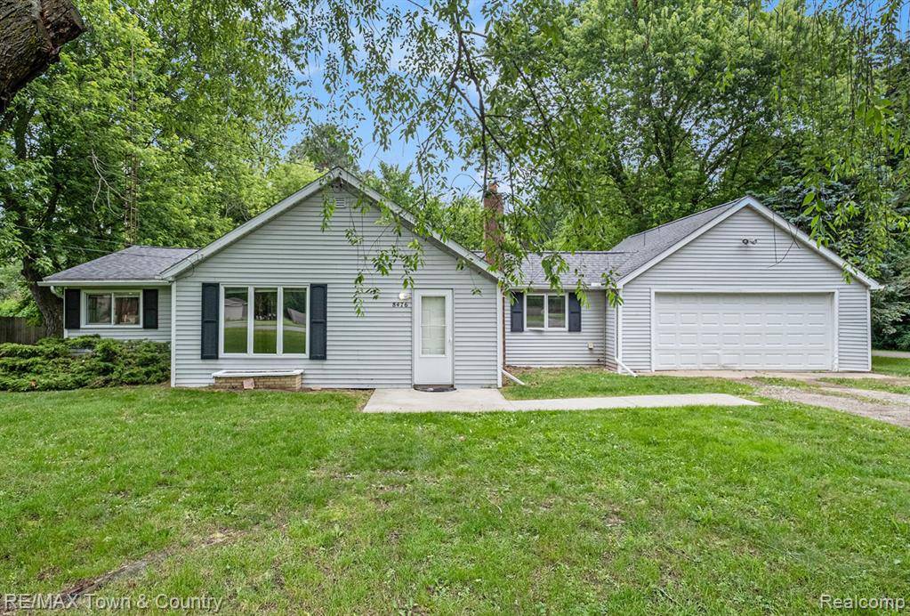 8476 W Coldwater Road, Flushing, MI 48433