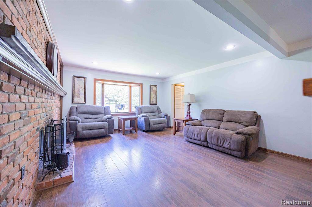Huron Twp, MI 48164,21128 Middlebelt Road