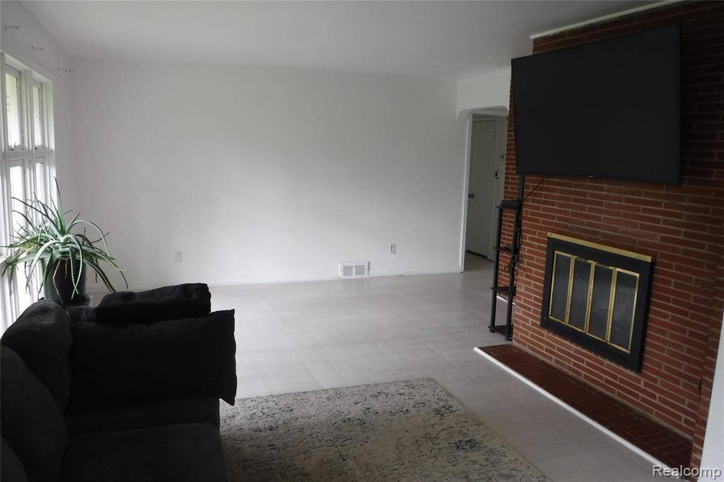 Southfield, MI 48033,25135 Coral Gables Street