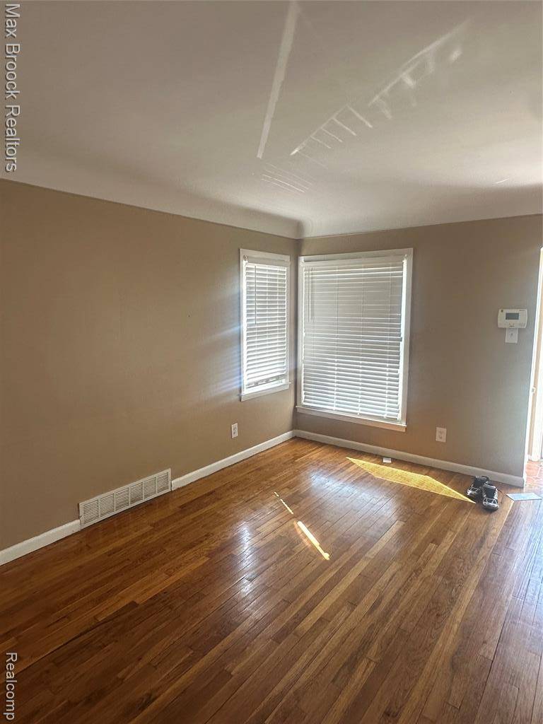 Detroit, MI 48213,12635 Promenade Street