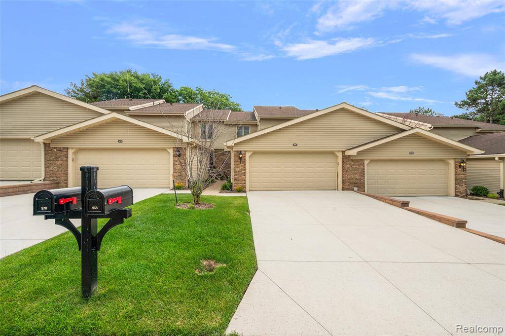 Rochester Hills, MI 48307,968 Golfview Court