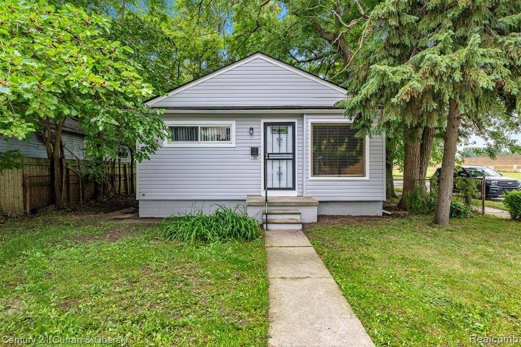 1587 Reo Avenue, Lincoln Park, MI 48146