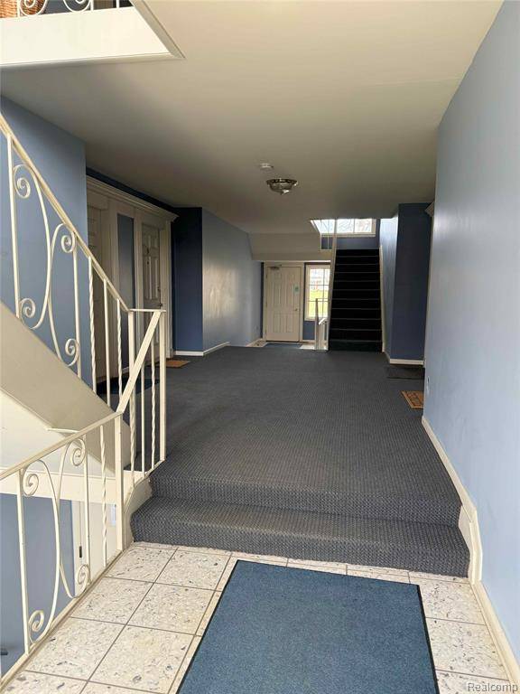 Bloomfield Twp, MI 48304,458 Fox Hills Drive N 8
