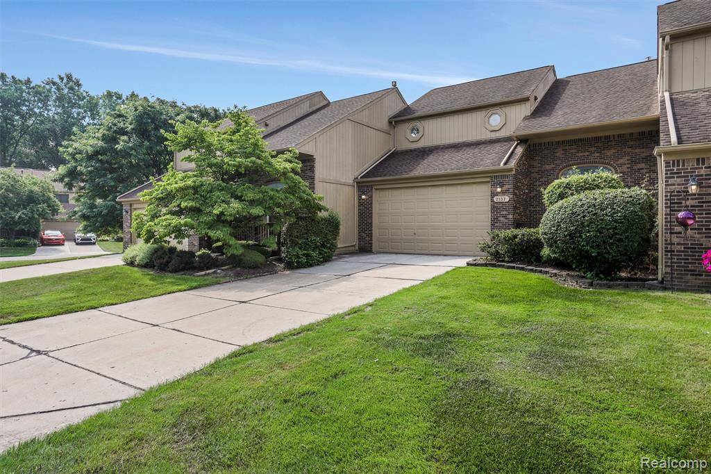 Rochester Hills, MI 48309,2137 CRYSTAL Drive