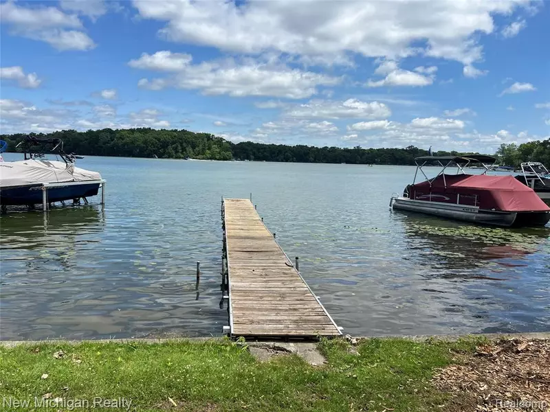 7920 Detroit Boulevard, West Bloomfield Twp, MI 48323