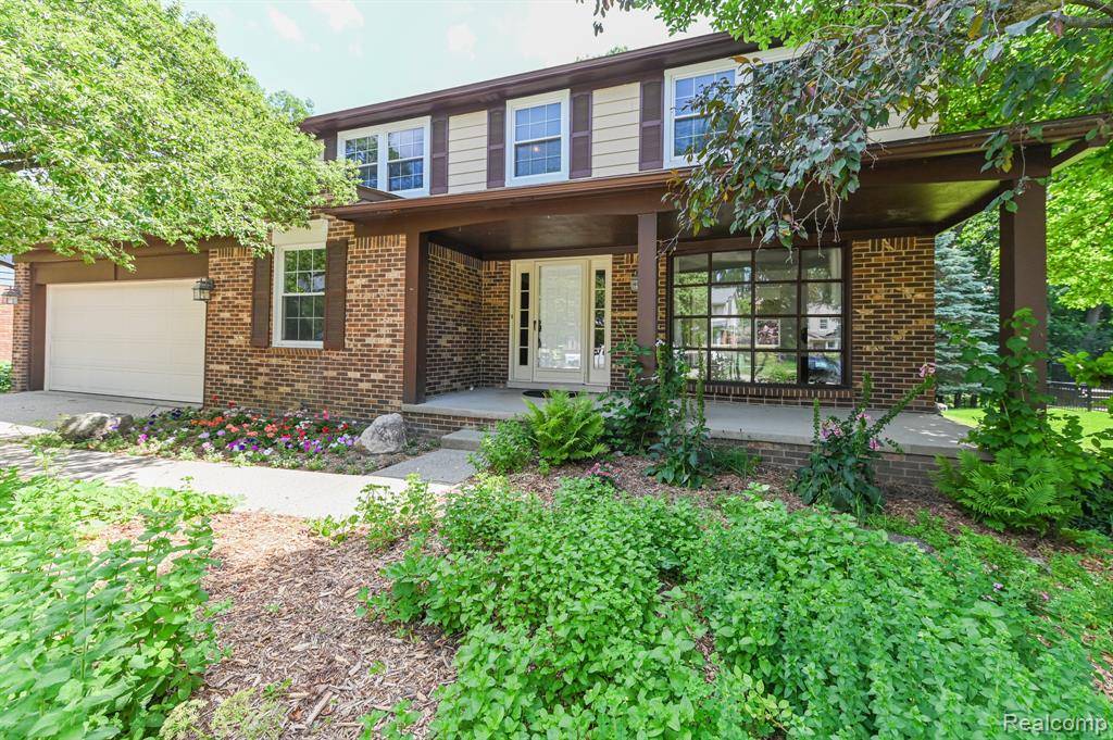 611 Ten Point Drive, Rochester Hills, MI 48309