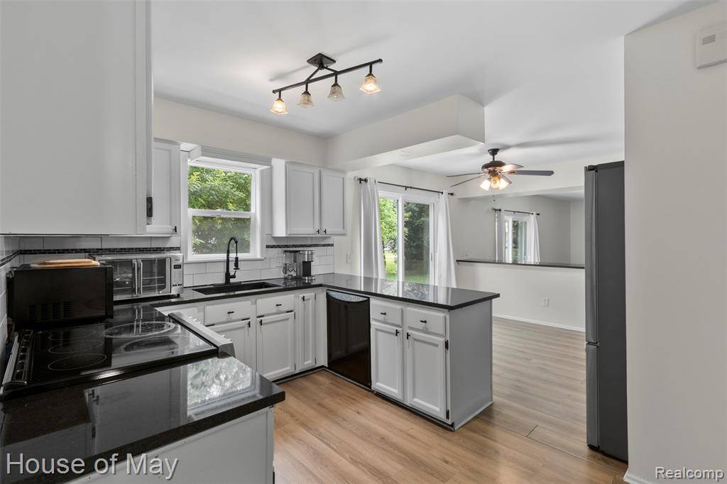 Farmington, MI 48335,37829 Stableview Drive