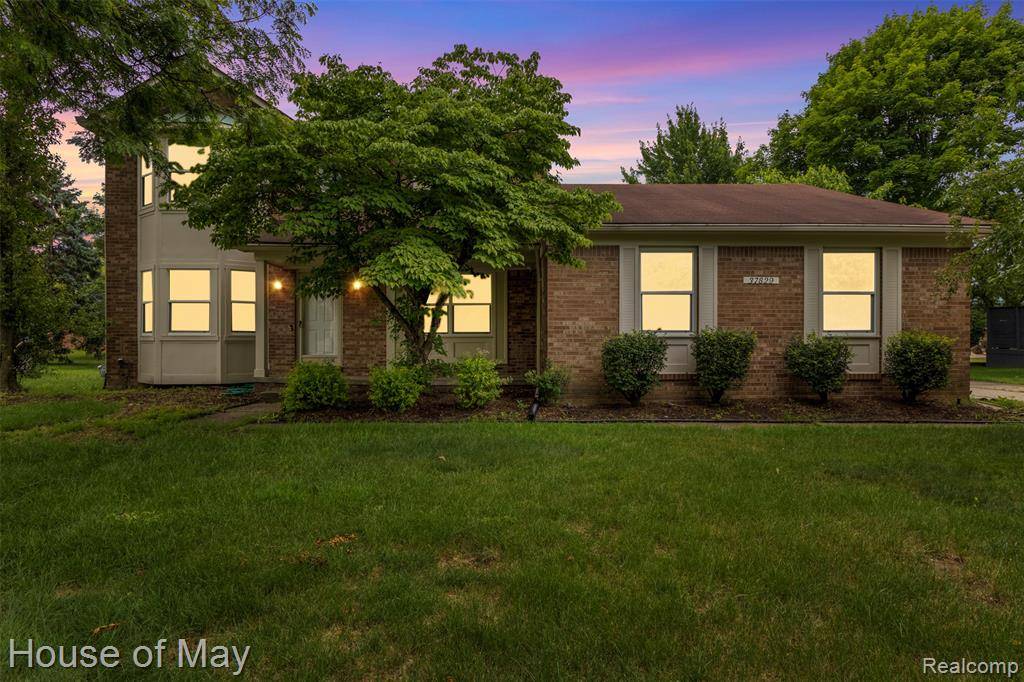 37829 Stableview Drive, Farmington, MI 48335
