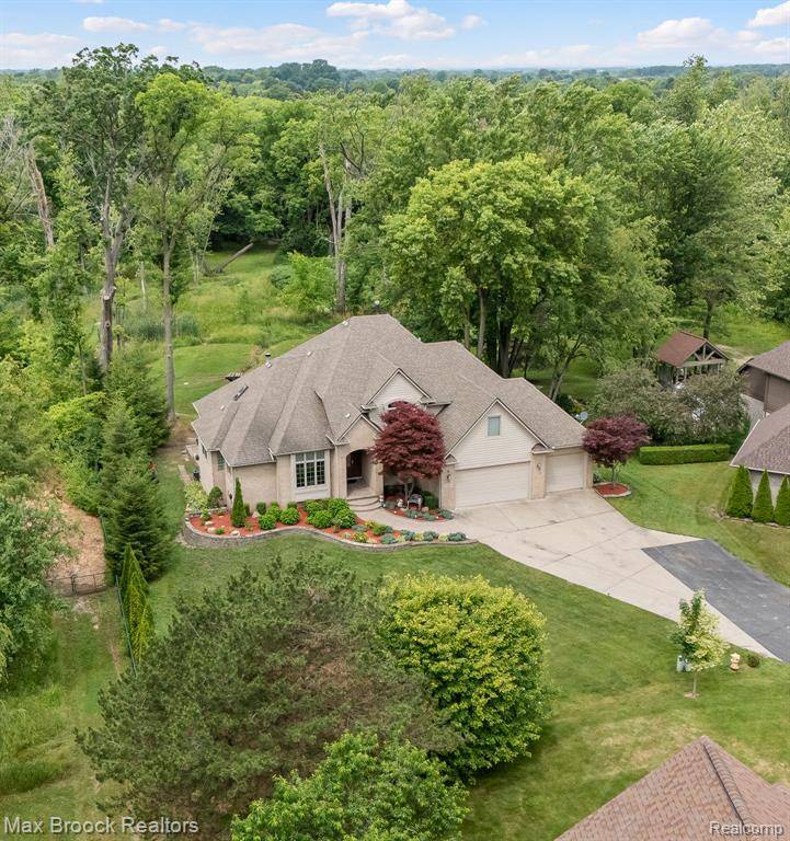 20403 Robinway Drive, Clinton Twp, MI 48036