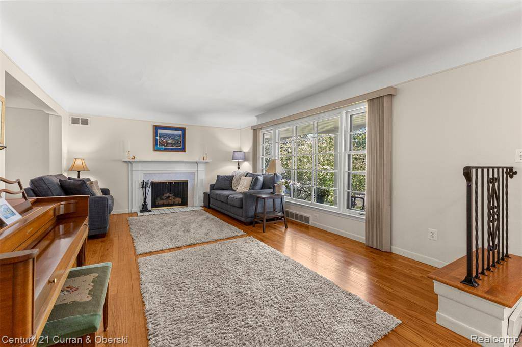 Dearborn, MI 48124,19434 Outer Drive Court