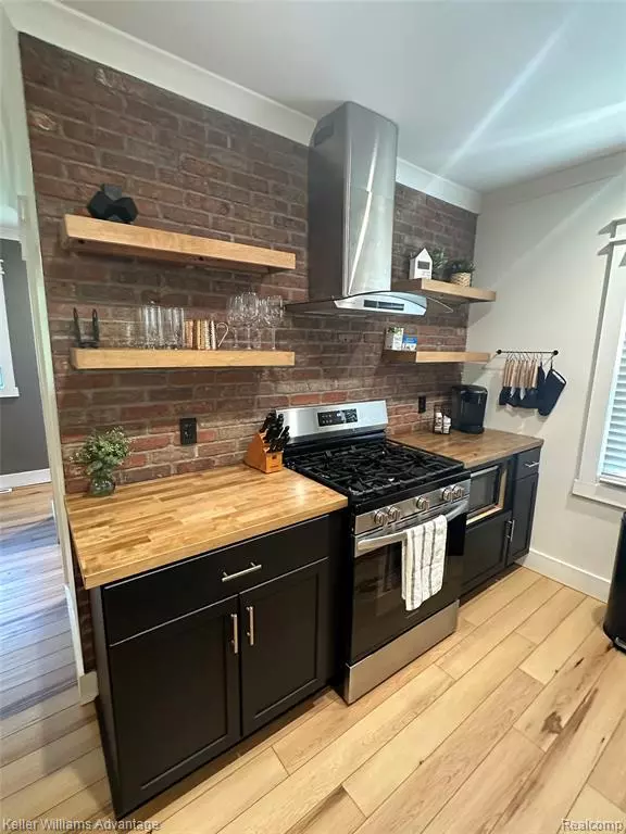 Southfield, MI 48076,30438 Fairfax Street