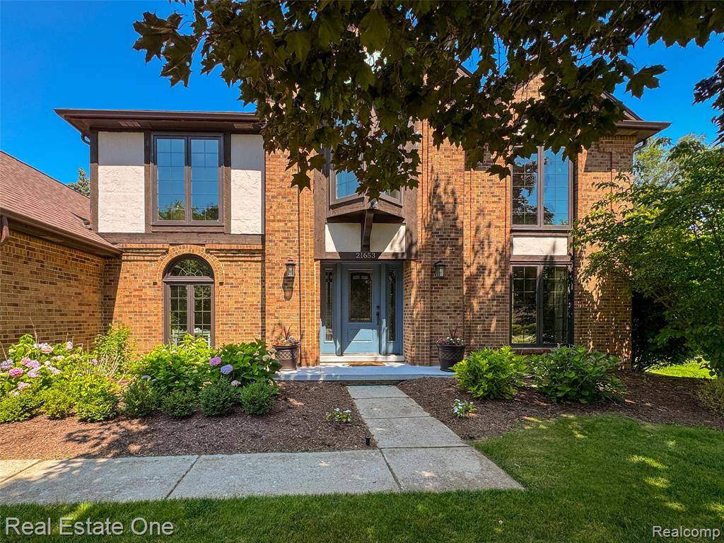 Farmington Hills, MI 48167,21653 Heatheridge Lane