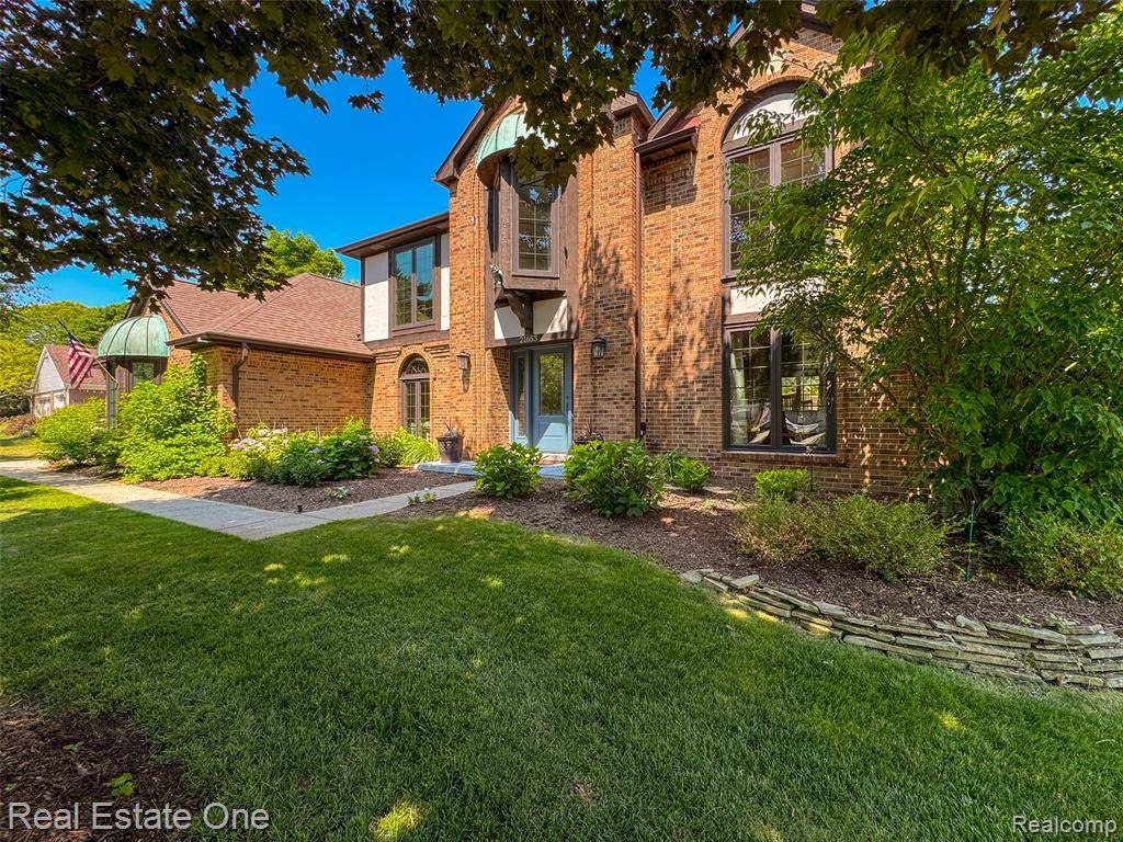 21653 Heatheridge Lane, Farmington Hills, MI 48167