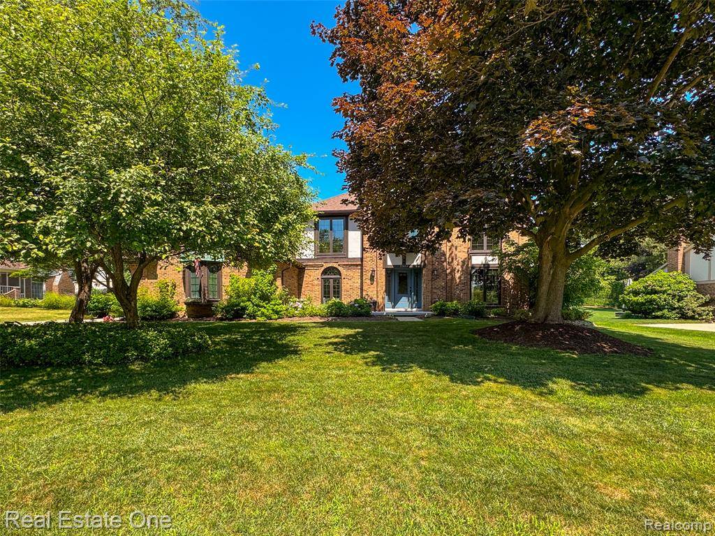 Farmington Hills, MI 48167,21653 Heatheridge Lane